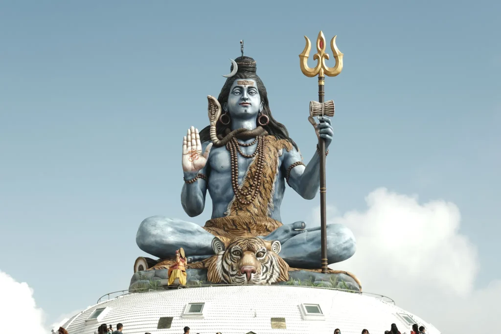 Shiva sentado sobre una piel de tigre